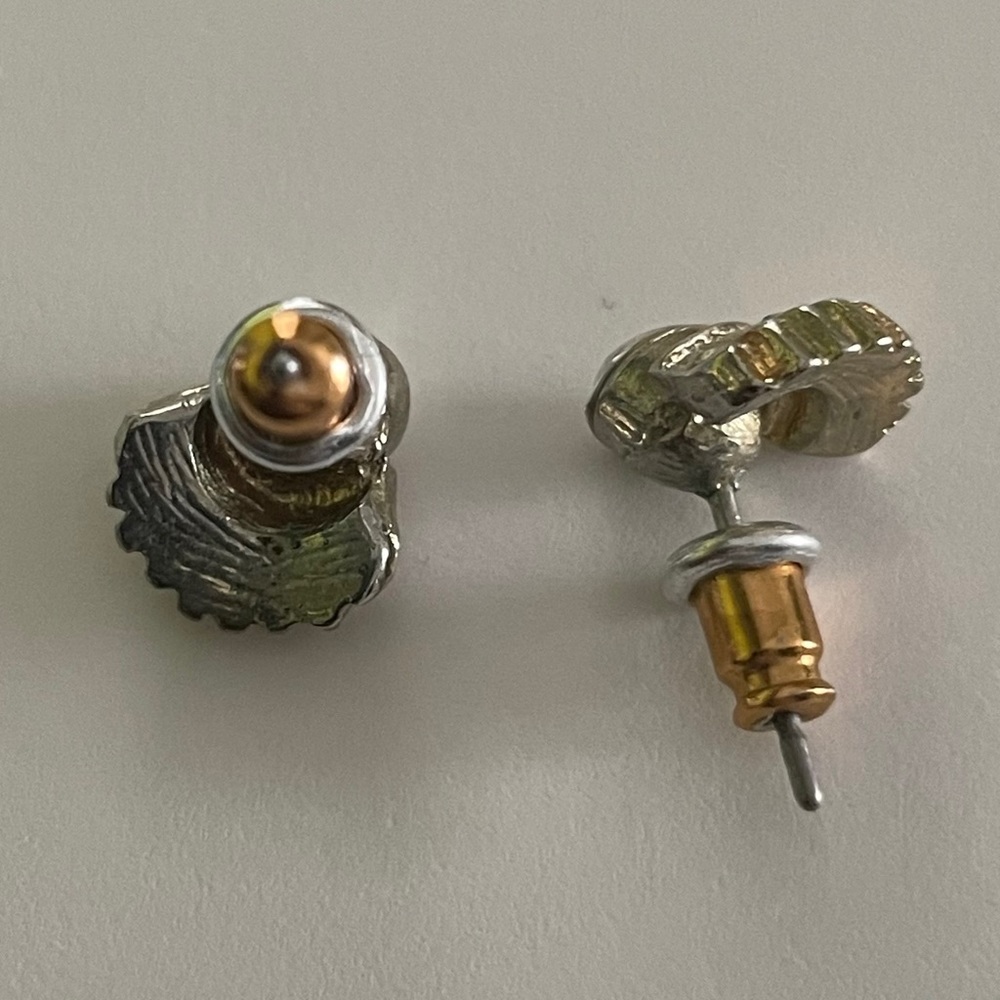 Earrings with fan detail - Picture 3 of 4